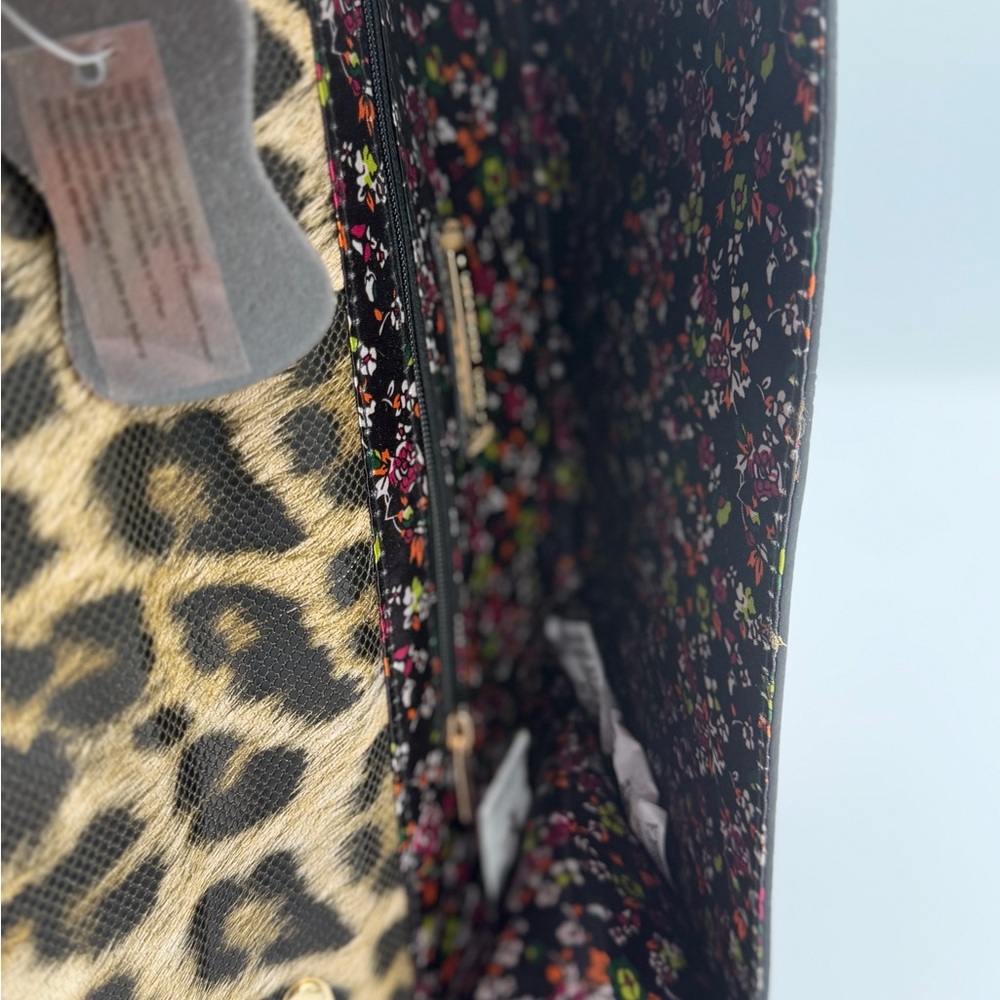 Chic Leopard Print Clutch with Gold Buckle - Picture 7 of 10